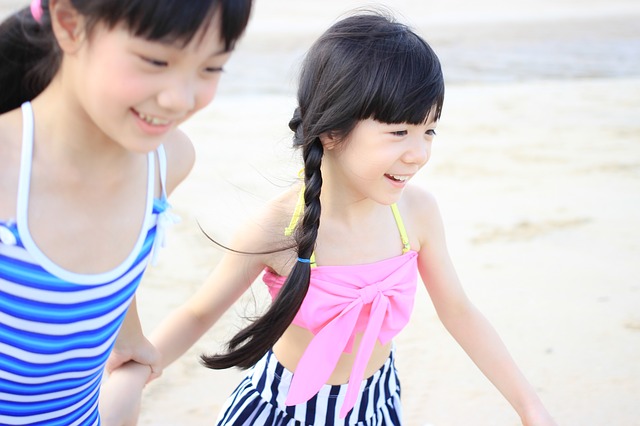 confident kids, girls at beach