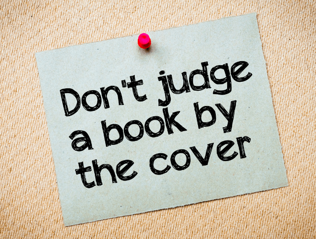 paper note with writing 'Don't judge a book by the cover', pinned on cork board